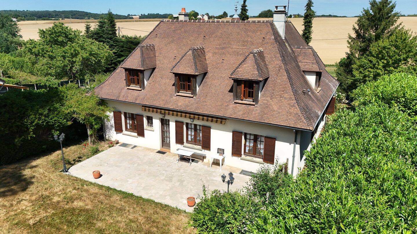 Maison 4 pièces 174 m² · à Douchy-Montcorbon · 174 m² · 262 500 €