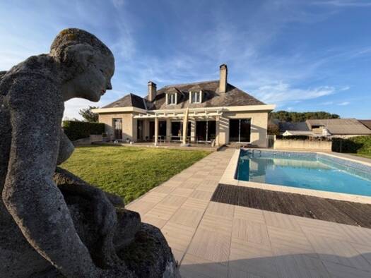 Maison à vendre 369 000 € 12 pièces 7 chambres 230 m² 5 436 m² de terrain Bours 65460