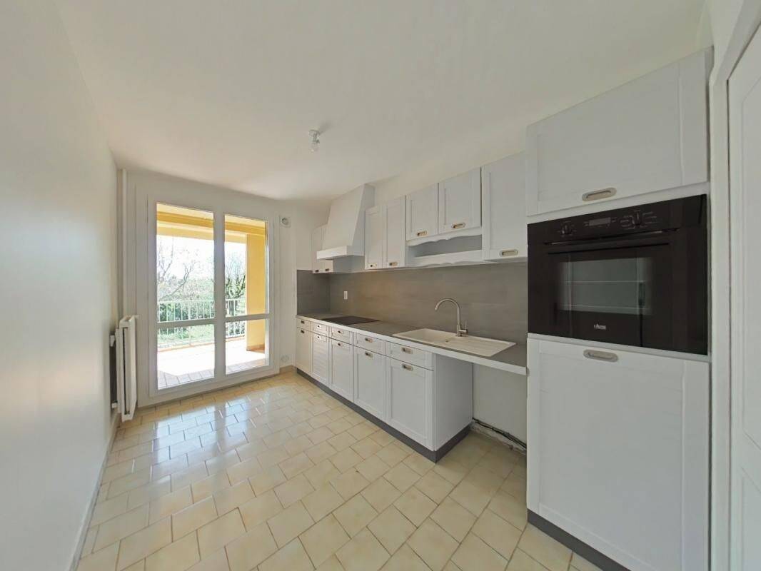 Appartement 4 pièces 94 m² · à Romans-sur-Isère · 93,8 m² · 925 €/mois
