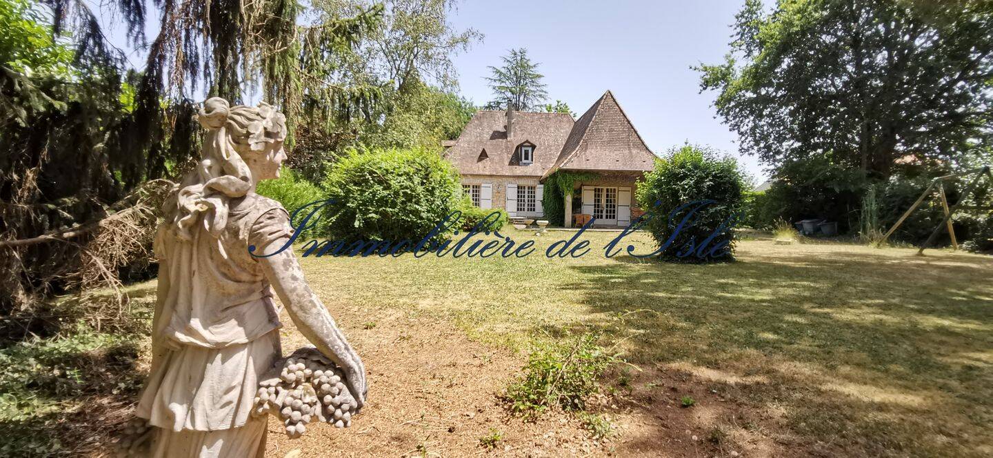 Maison 8 pièces 170 m² · à Sanilhac · 170 m² · 399 000 €