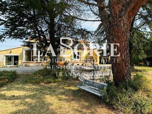 Maison à vendre 555 000 € 8 pièces 6 chambres 198 m² 3 300 m² de terrain Ouest Rochefort-du-Gard 30650