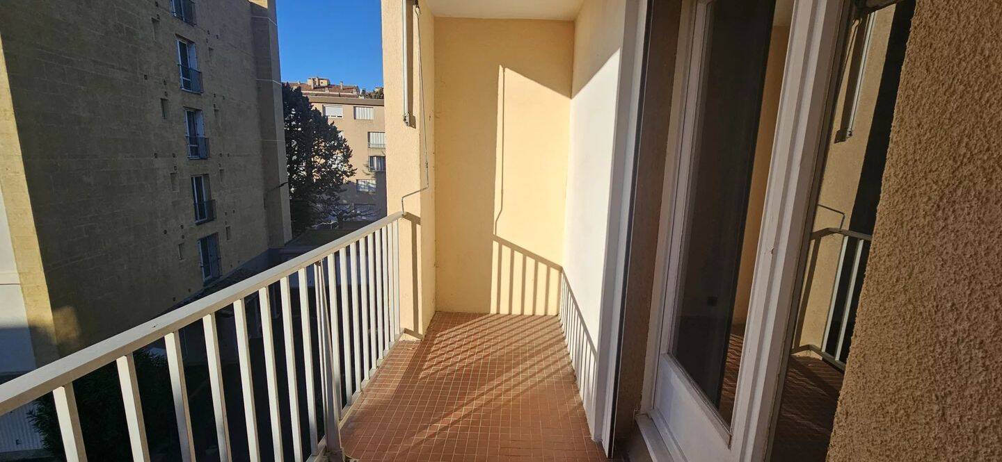 Appartement 3 pièces 70 m² · à Aix-en-Provence · 70,4 m² · 1 127 €