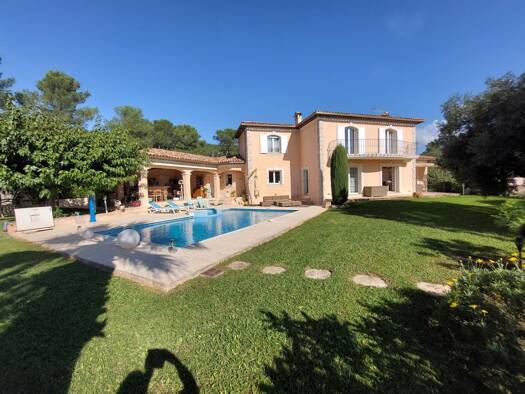 Villa à vendre 935 000 € 6 pièces 5 chambres 210 m² 2 475 m² de terrain La Motte 83920