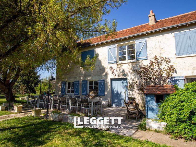 Maison 13 pièces 353 m² · à Luzé · 353 m² · 590 000 €