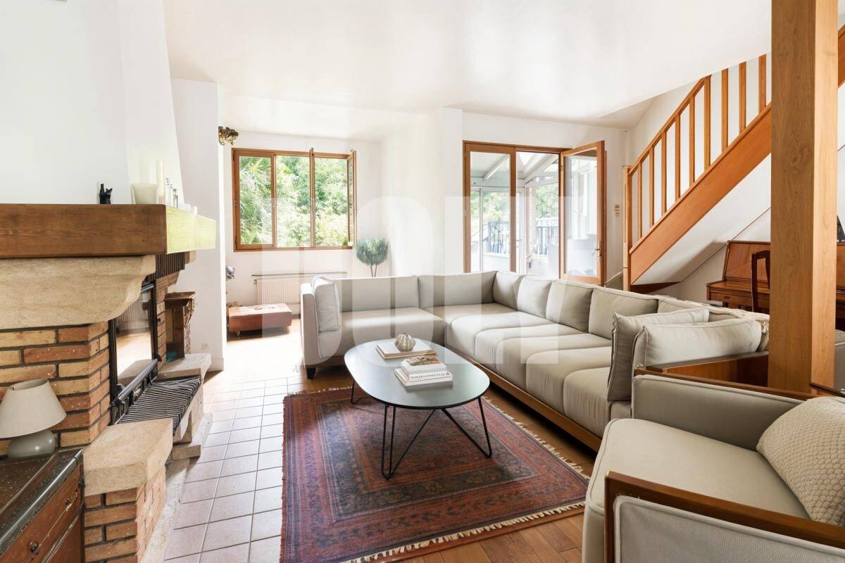Maison 7 pièces 226 m² · à Saint-Denis · 226 m² · 698 000 €