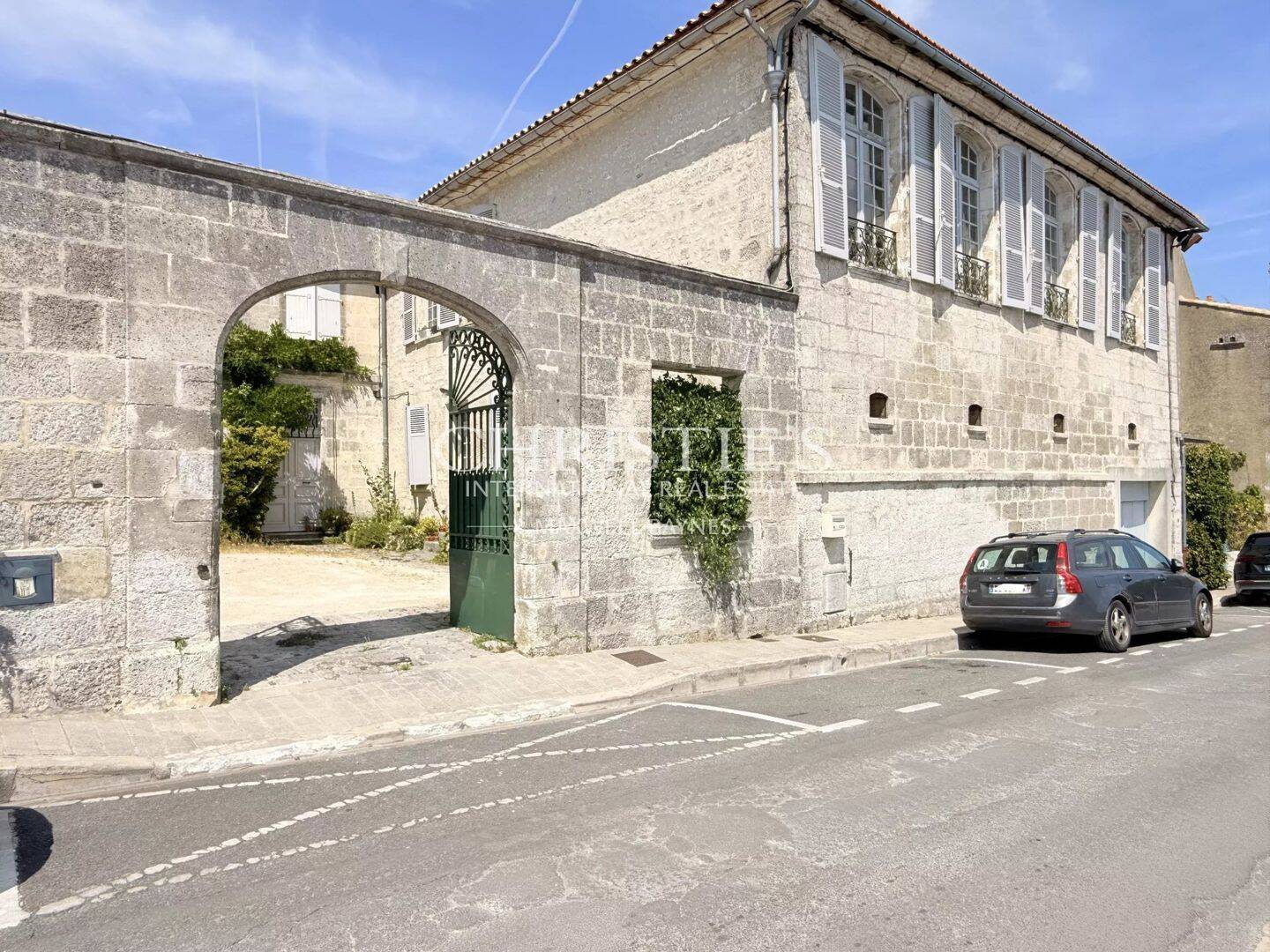 Maison 9 pièces 370 m² · à Angoulême · 370 m² · 756 000 €