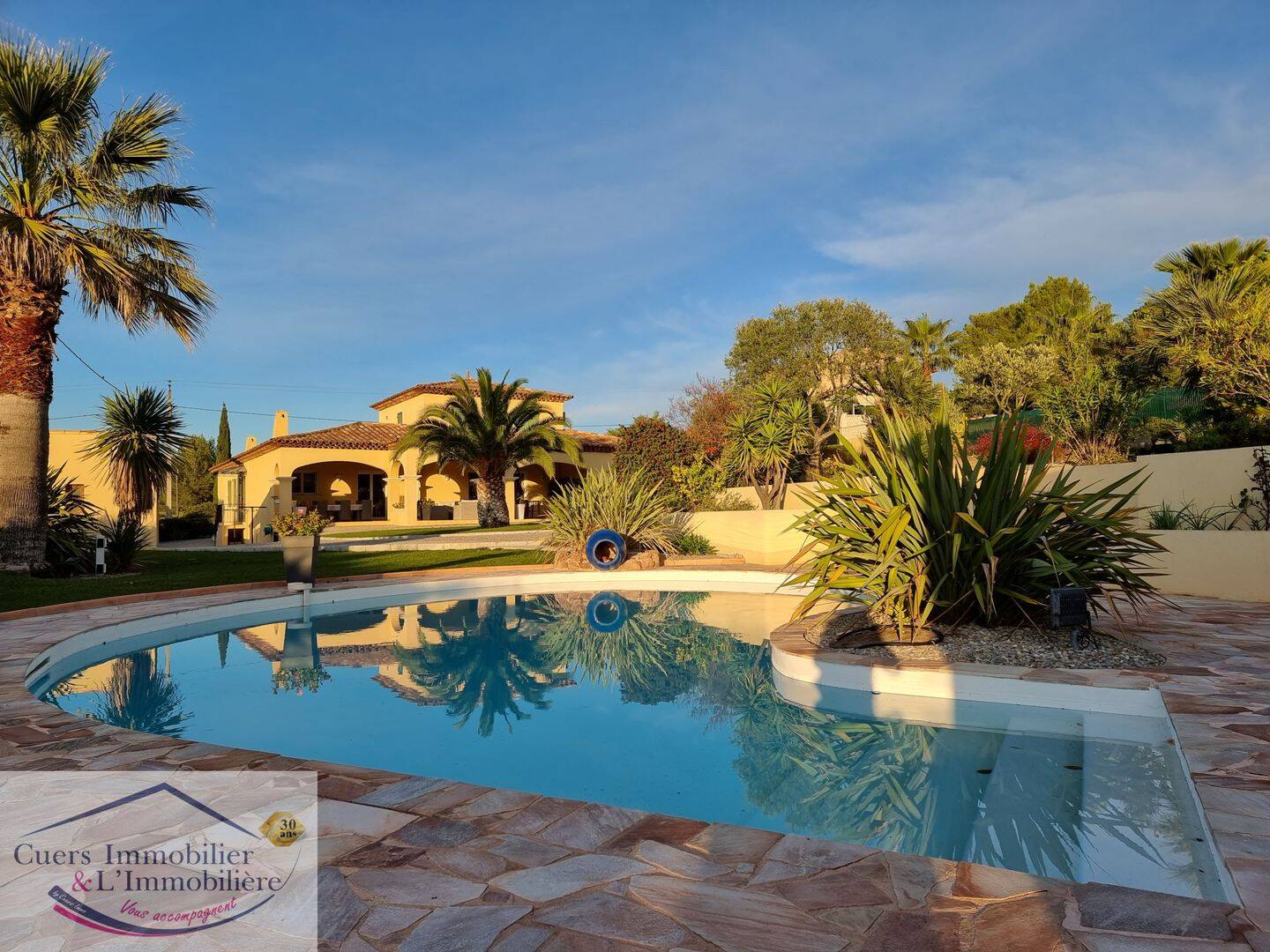 Maison 7 pièces 215 m² · à La Crau · 215 m² · 998 000 €