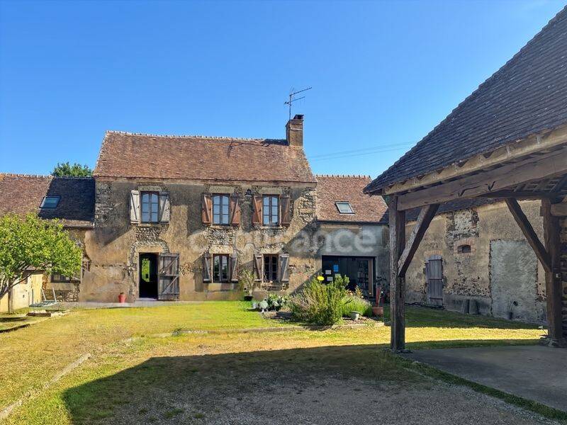 Maison 5 pièces 178 m² · à Saint-Jean-d'Assé · 178 m² · 325 000 €