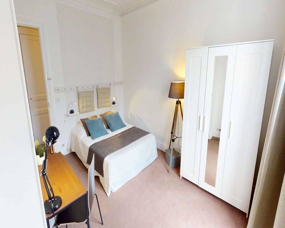 Appartement 7 pièces 190 m² · à Paris 17ème Arrondissement · 190 m² · 1 340 €/mois