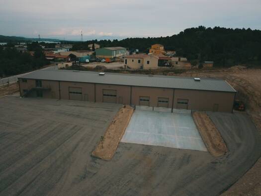 Local d'activités à louer 6 099 € 1 160 m² d'espace de stockage Boulbon 13150