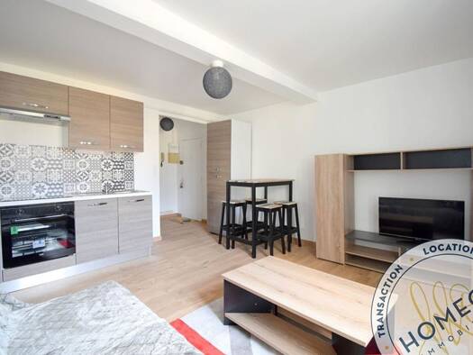 Appartement à louer 575 € 2 pièces 1 chambre 33 m² Étage 1/2 Bourg-en-Bresse 01000