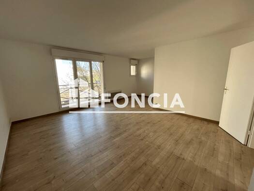 Appartement à louer 996 € 3 pièces 2 chambres 68,7 m² Étage 2/5 Centre Melun 77000