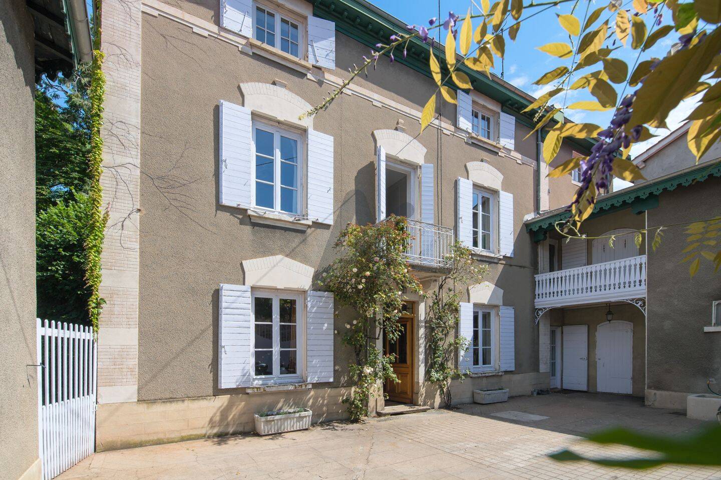 Maison 8 pièces 238 m² · à Chasselay · 238 m² · 1 150 000 €