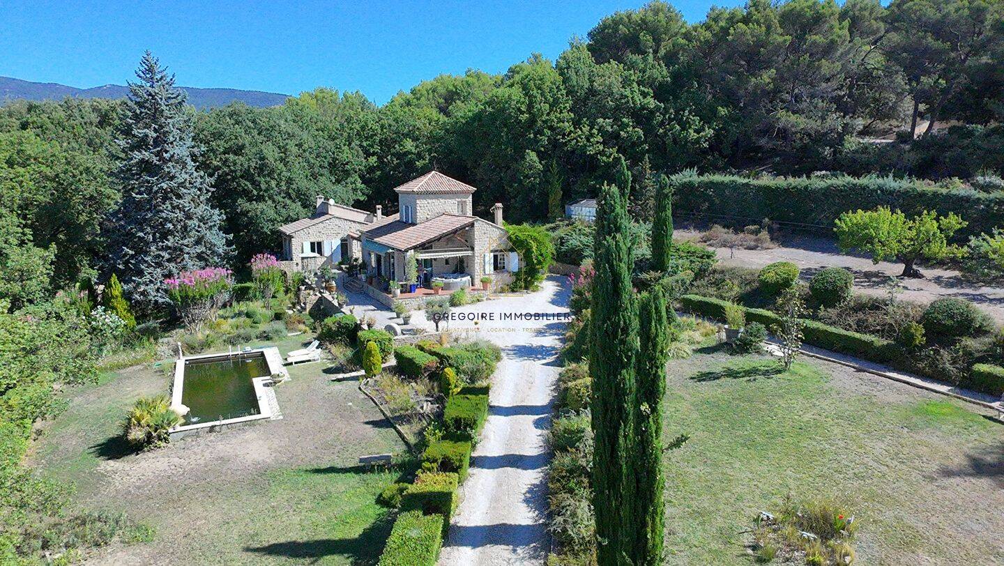 Maison 7 pièces 240 m² · à Peypin-d'Aigues · 240 m² · 920 000 €