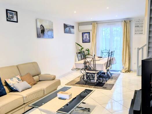 Maison à vendre 330 500 € 5 pièces 4 chambres 110 m² 209 m² de terrain Rubelles 77950