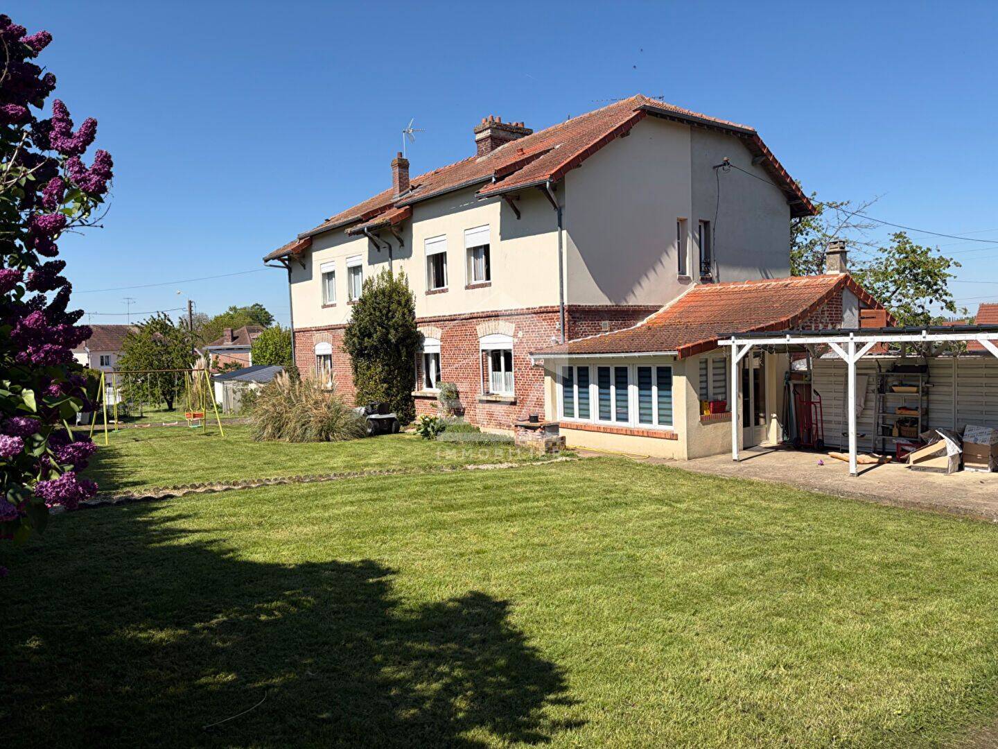 Maison 5 pièces 145 m² · à Charmes · 145 m² · 147 500 €