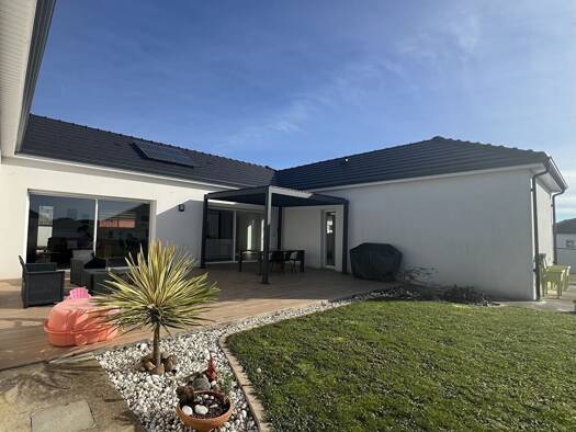 Maison de plain-pied à vendre 459 000 € 6 pièces 4 chambres 147 m² 762 m² de terrain Serres-Castet 64121