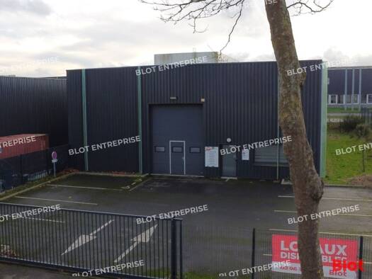 Entrepôt à louer 2 800 € 370 m² d'espace de stockage Zone Industrielle Chatelets-Zone d'Activité Sabot-Zoopole Ploufragan 22440