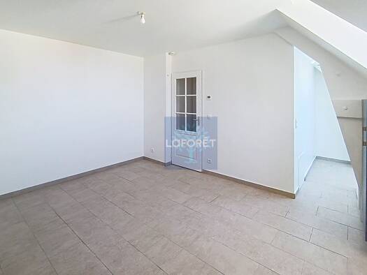 Appartement à louer 715 € 2 pièces 1 chambre 31 m² Étage 2/2 Luzarches 95270