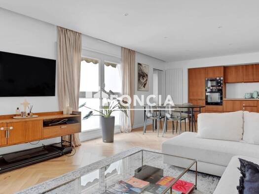 Appartement à vendre 685 000 € 4 pièces 3 chambres 82 m² Étage 2/3 Centre Sceaux 92330