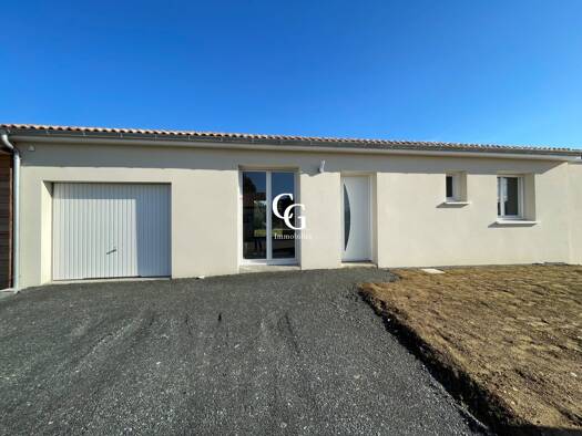 Maison de plain-pied à louer 998 € 4 pièces 3 chambres 83,5 m² 248 m² de terrain Montaigu-Vendée 85600