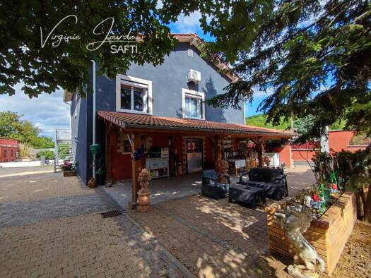 Maison à vendre 350 000 € 6 pièces 4 chambres 175 m² 3 220 m² de terrain Neschers 63320