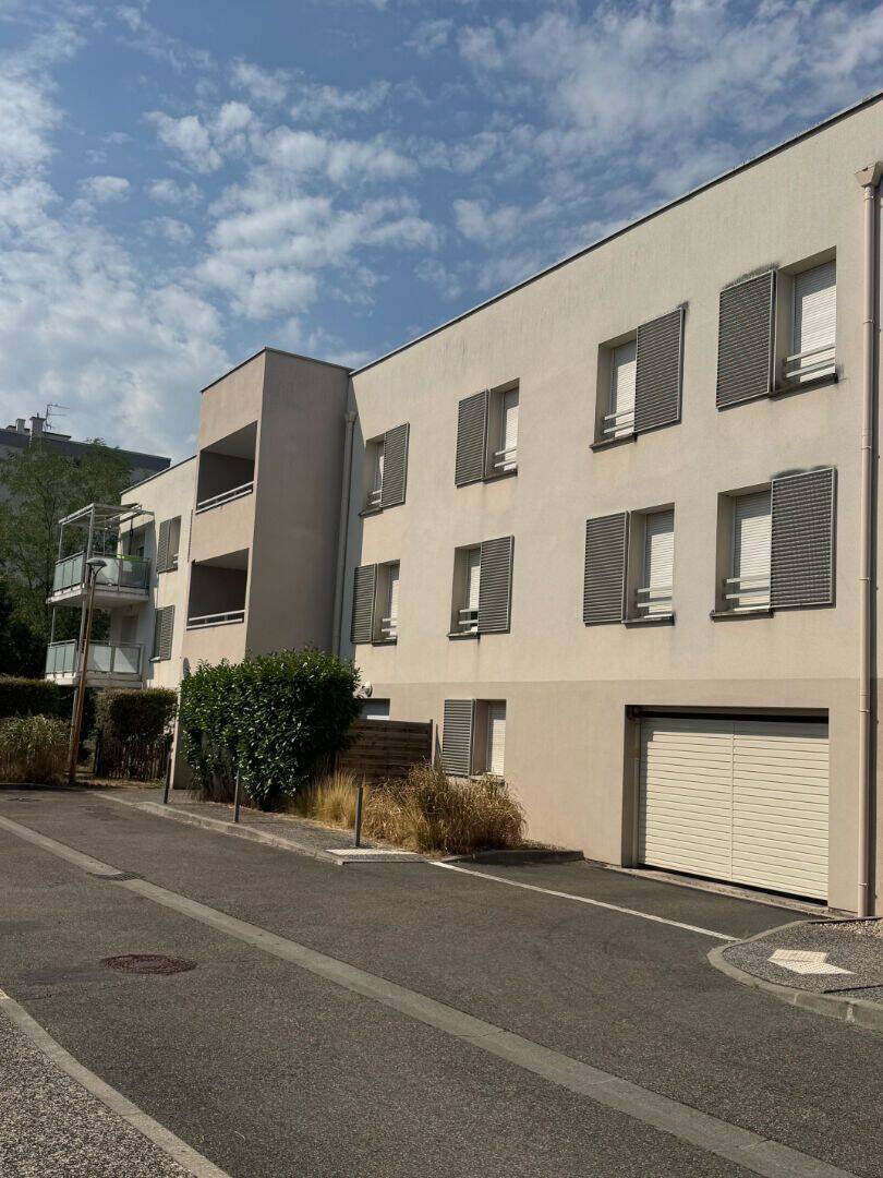 Appartement 2 pièces 51 m² · à Meyzieu · 51 m² · 189 000 €