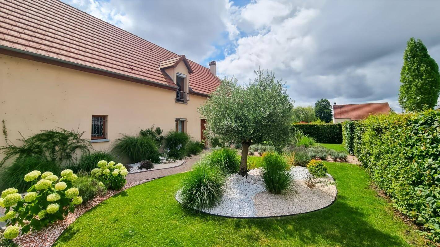 Maison 5 pièces 180 m² · à Lamotte-Beuvron · 180 m² · 328 000 €
