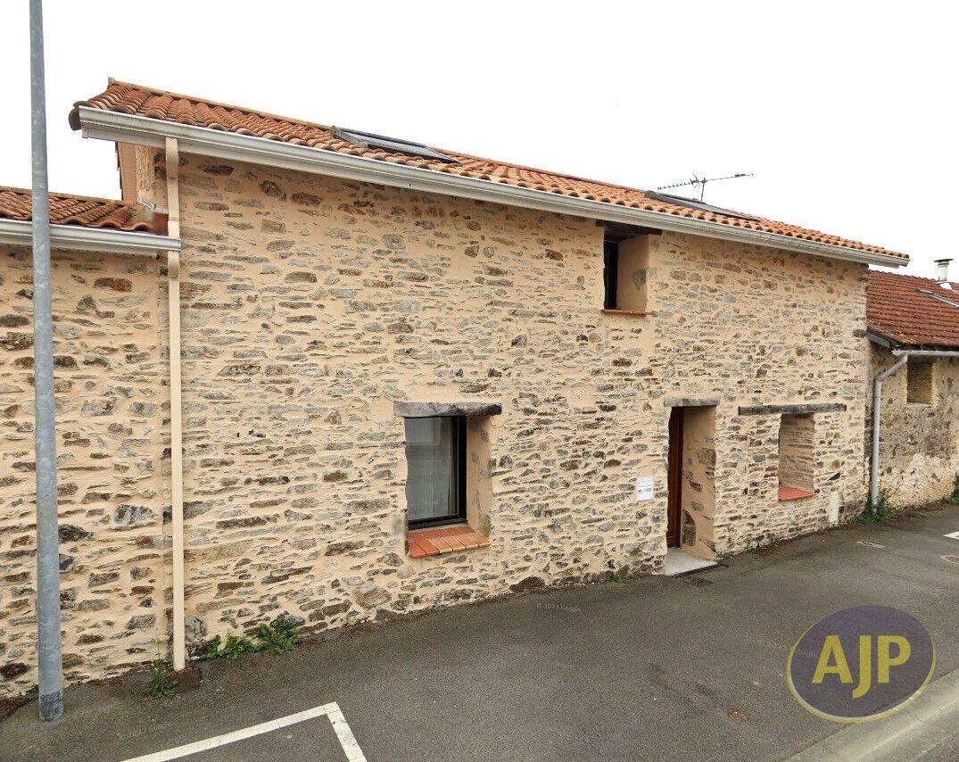 Maison 6 pièces 117 m² · à Saint-Hilaire-de-Chaléons · 117 m² · 1 200 €