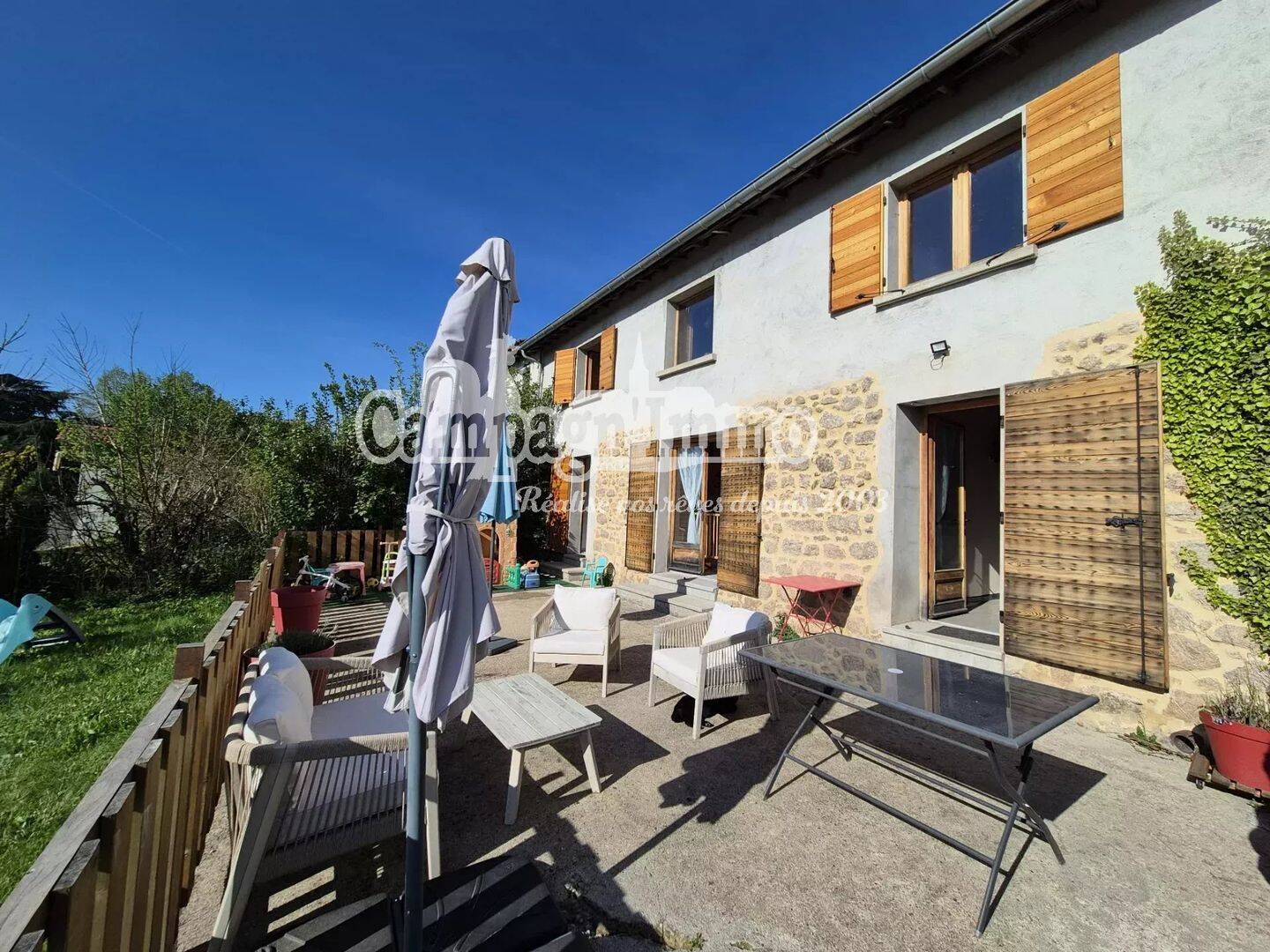 Maison 6 pièces 141 m² · à Saint-Martin-Lestra · 140,7 m² · 265 000 €