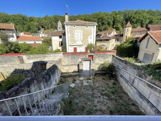 Maison à louer - Première occupation 780 € 6 pièces 3 chambres 106,5 m² 129 m² de terrain Brantôme en Périgord 24310