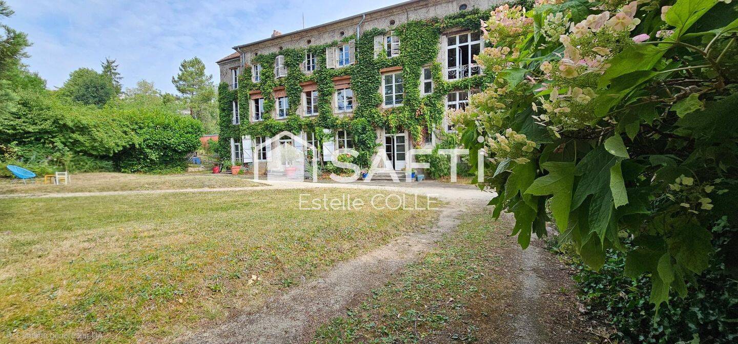 Maison 12 pièces 430 m² · à Mirecourt · 430 m² · 490 000 €