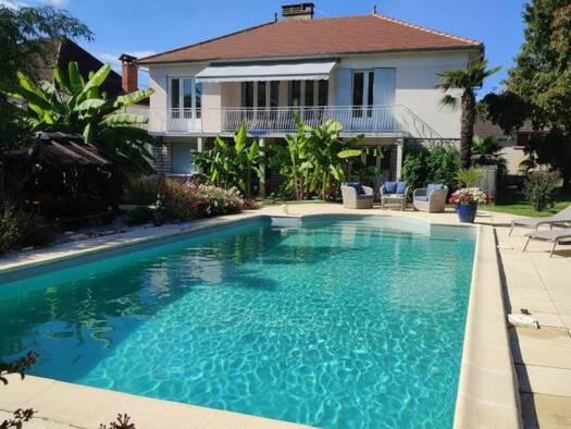 Maison de ville à vendre 255 000 € 6 pièces 4 chambres 176 m² 1 486 m² de terrain Gourdon 46300