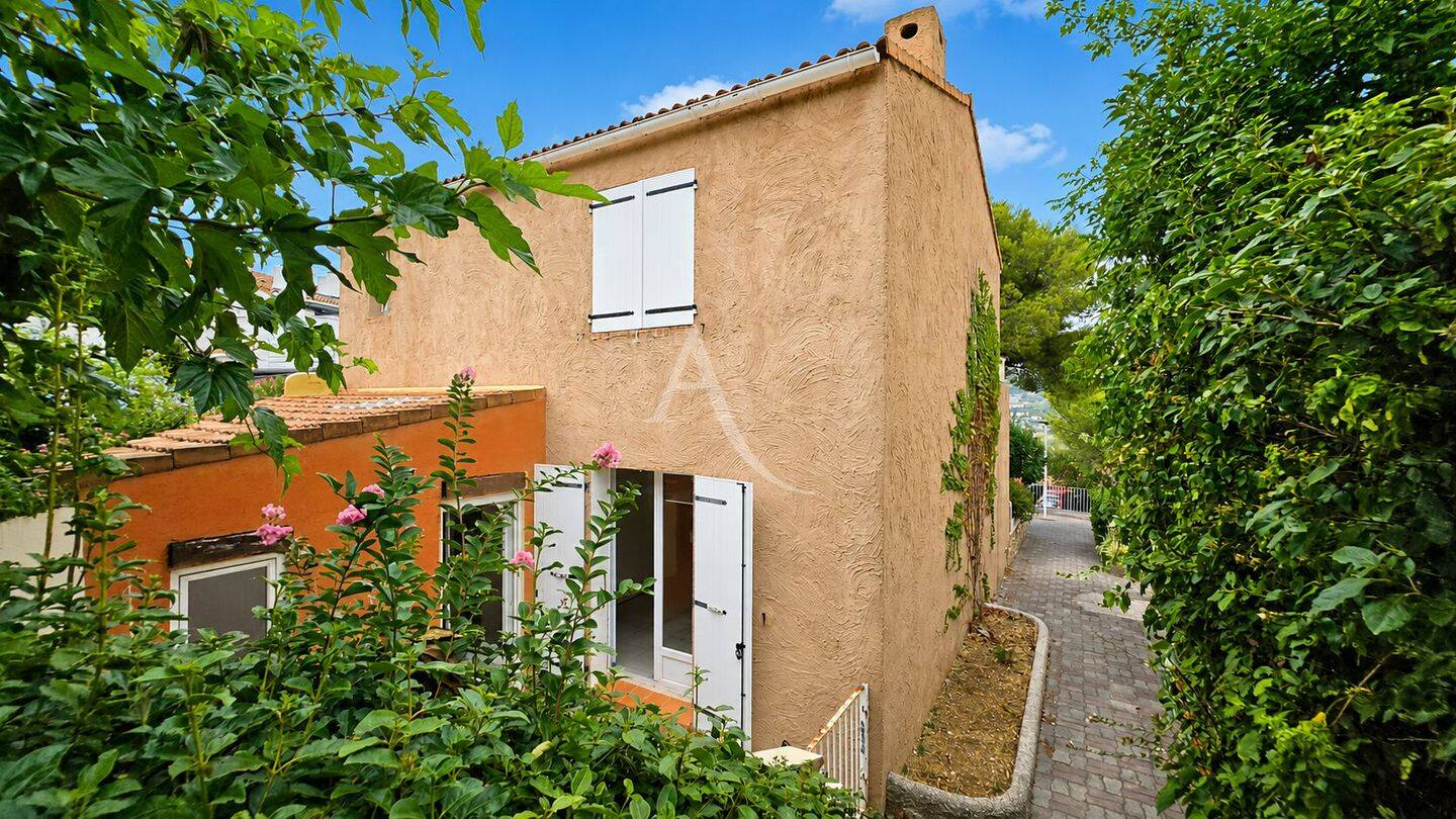Maison 5 pièces 109 m² · à Carqueiranne · 109 m² · 480 000 €