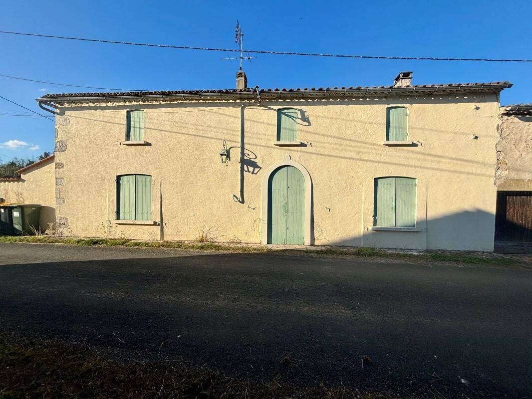 Maison 4 pièces 243 m² · à Vélines · 242,5 m² · 182 000 €