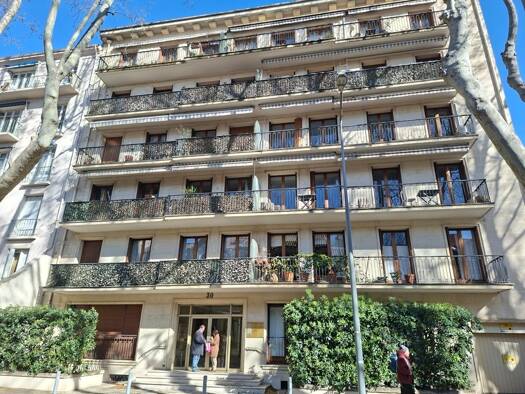 Appartement à vendre 335 000 € 3 pièces 2 chambres 106 m² Étage 3/5 La Balance-Raspail Avignon 84000