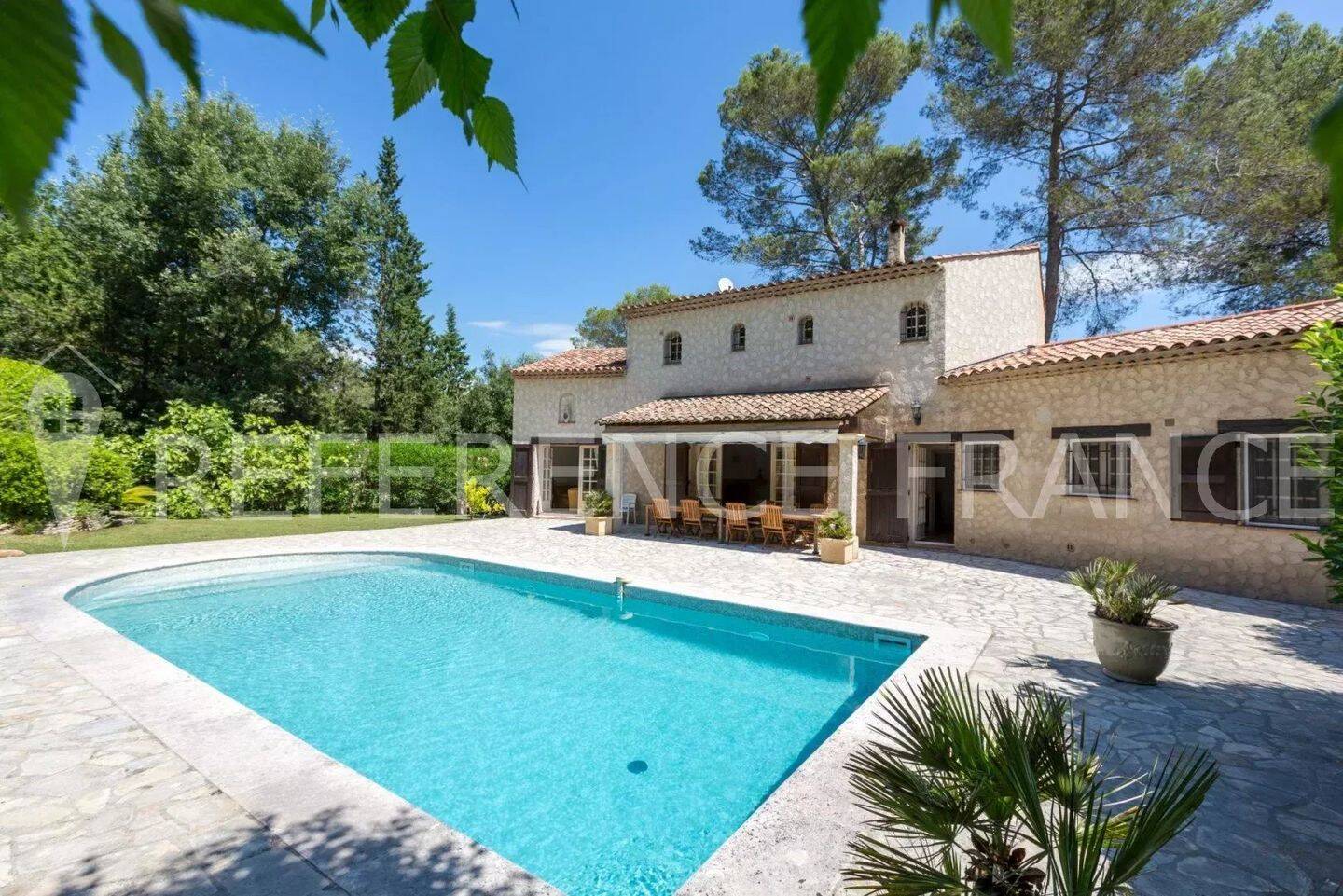 Maison 9 pièces 300 m² · à Mougins · 300 m² · 6 500 €