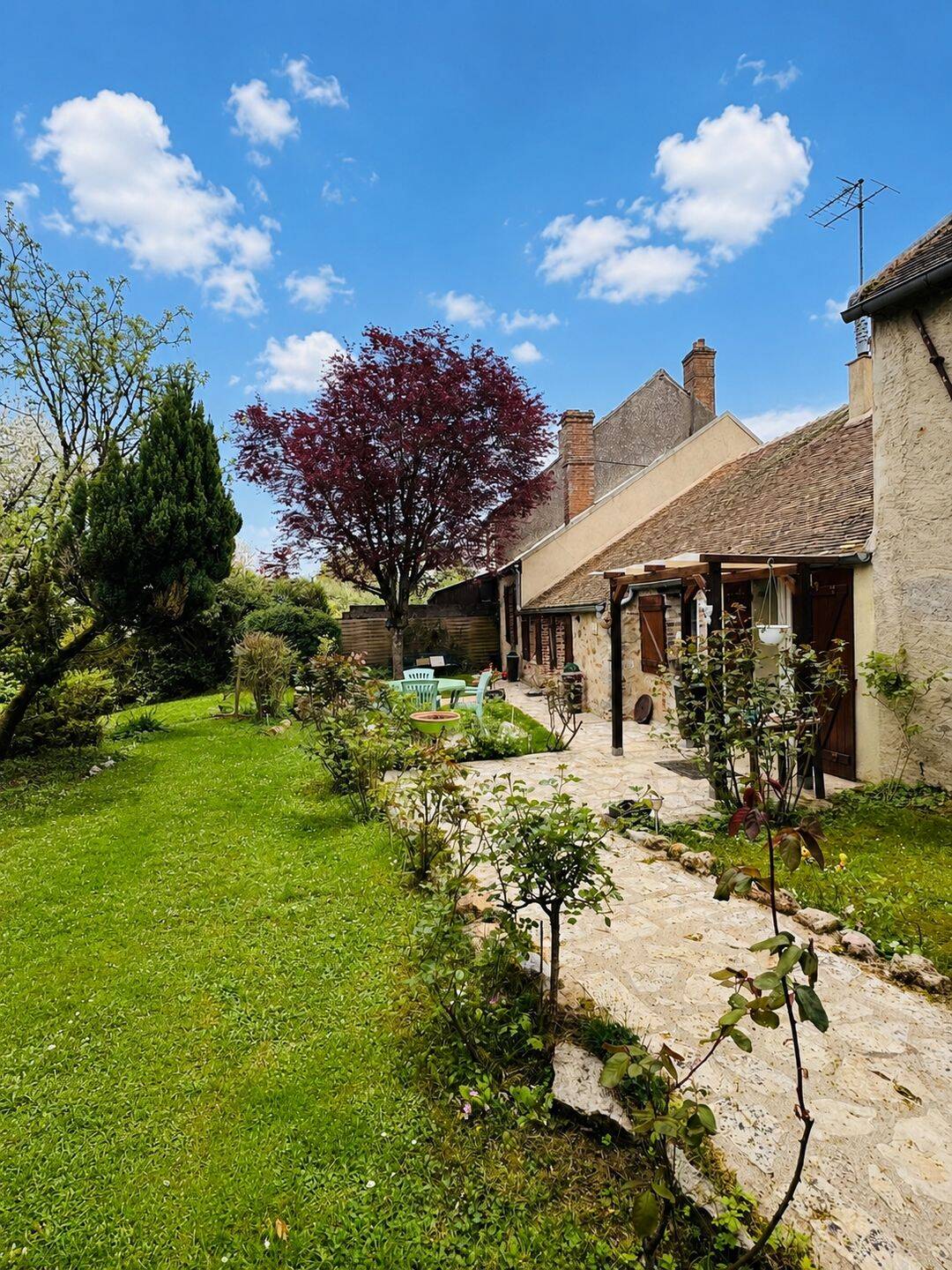Maison 5 pièces 136 m² · à Chéroy · 136 m² · 215 000 €