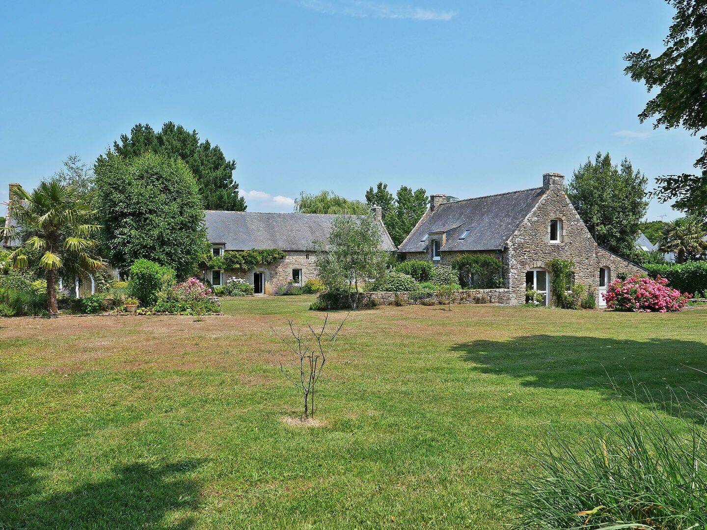Maison 11 pièces 324 m² · à Plougoumelen · 324 m² · 998 000 €