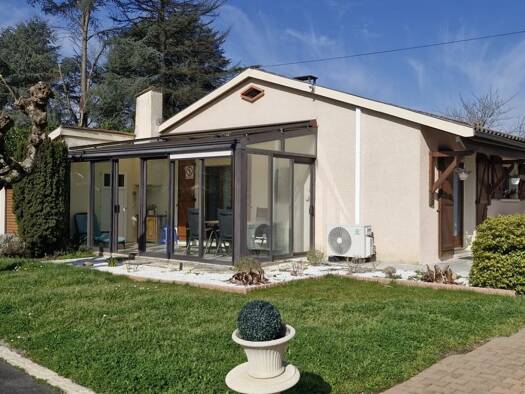 Maison de plain-pied à vendre 240 000 € 5 pièces 3 chambres 100 m² 1 107 m² de terrain Lamothe-Montravel 24230