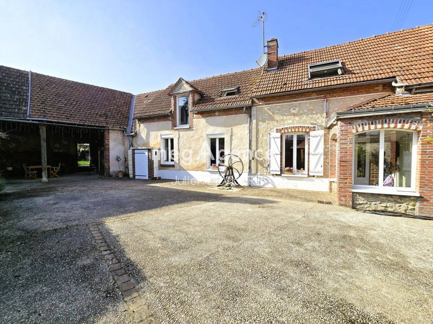 Maison 6 pièces 147 m² · à Auneau-Bleury-Saint-Symphorien · 147 m² · 249 000 €