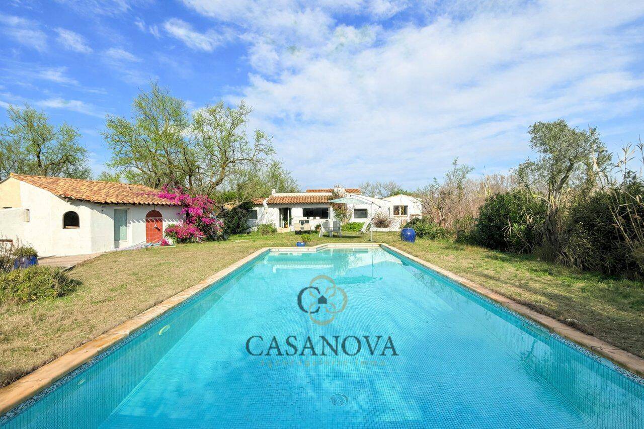 Maison 14 pièces 260 m² · à Saintes-Maries-de-la-Mer · 260 m² · 890 000 €