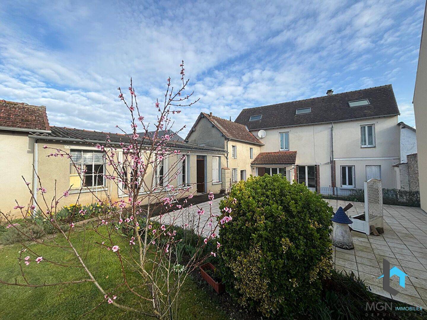 Maison 7 pièces 230 m² · à Nogent-le-Roi · 230 m² · 273 000 €