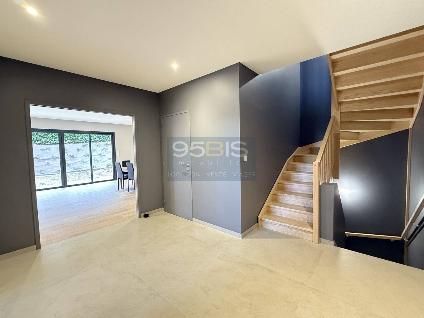 Maison 5 pièces 141 m² · à Saint-Cyr-au-Mont-d'Or · 141 m² · 2 400 €/mois