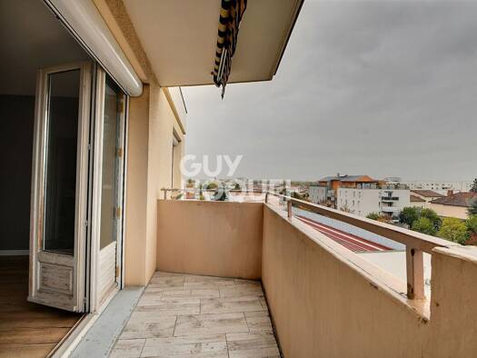 Appartement à vendre 190 000 € 4 pièces 2 chambres 73 m² Étage 4/4 Bonnevay - La Soie - Les Brosses Villeurbanne 69100