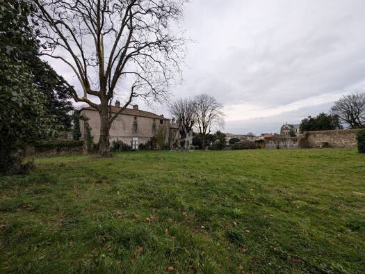 Terrain constructible viabilisé à vendre 190 550 € 427 m² de terrain Montaigu 85600