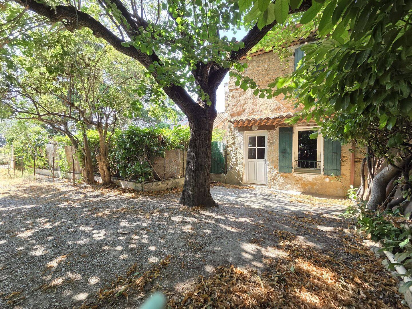 Maison 5 pièces 106 m² · à Travaillan · 106,5 m² · 820 €