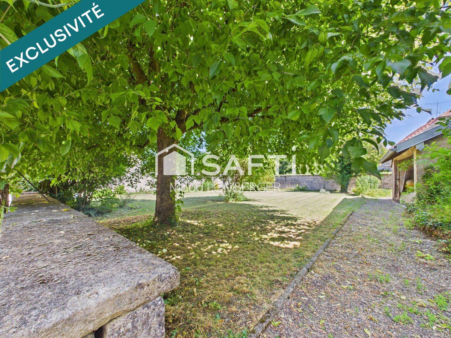 Maison 8 pièces 246 m² · à Vellexon-Queutrey-Et-Vaudey · 246 m² · 109 000 €
