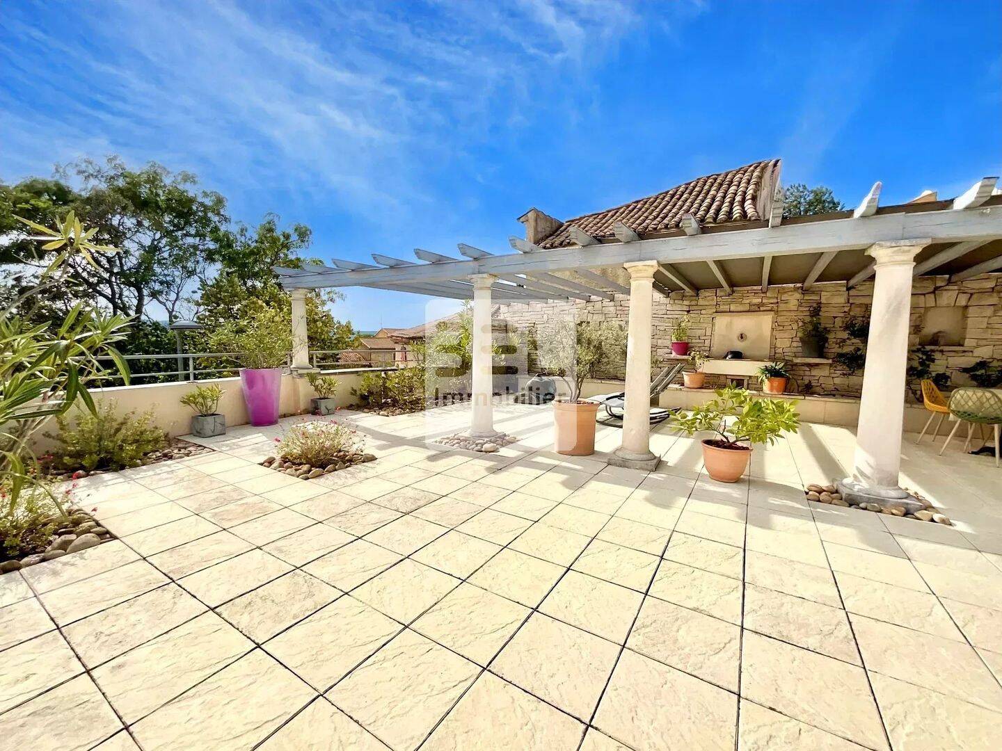 Maison 4 pièces 105 m² · à Laudun-l'Ardoise · 105,3 m² · 285 000 €