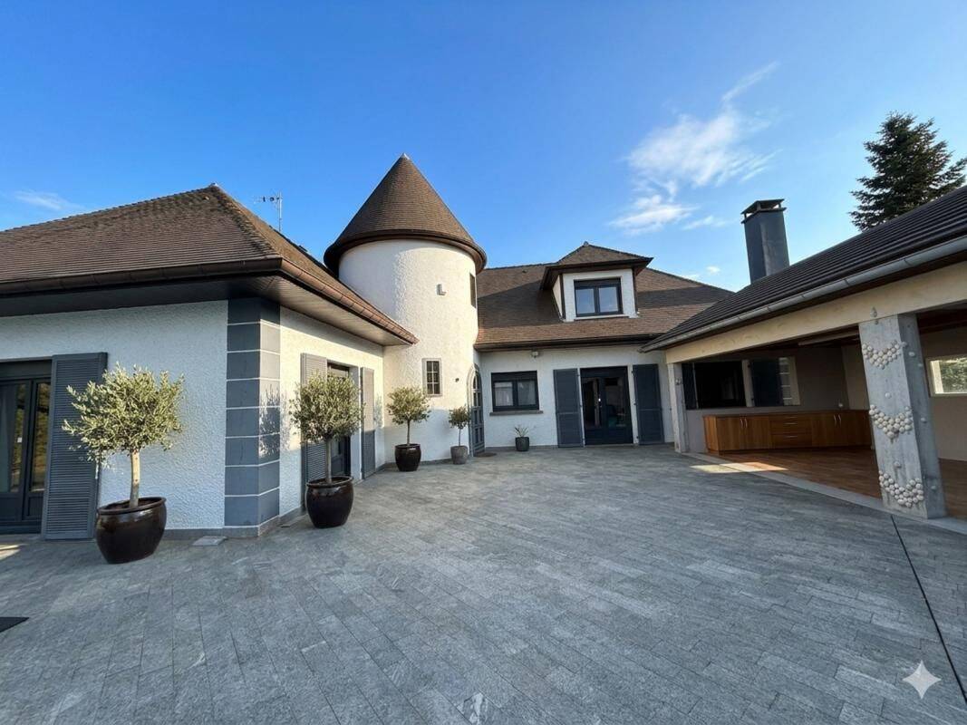 Maison 7 pièces 350 m² · à Audincourt · 350 m² · 970 000 €